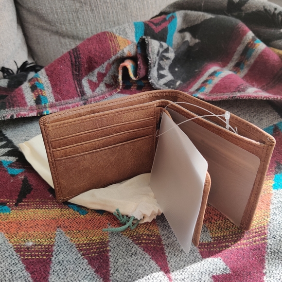 *SOLD* Roots slimfold leather wallet with side flap - Picture 4 of 5